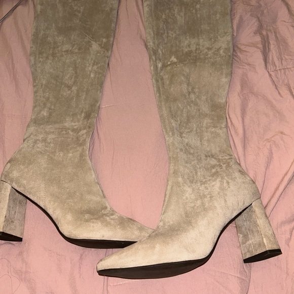 Jeffrey Campbell Suede Boot. - Picture 7 of 10